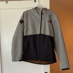 The North Face Men's Two-Tone Gray and Black Windbreaker